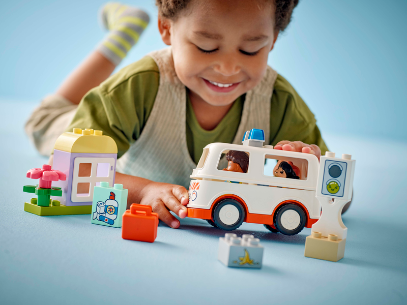 LEGO Duplo 10447 Ambulance & Driver-6