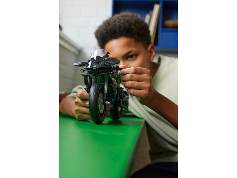 LEGO Technic 42170 Kawasaki Ninja H2R Motorcycle-7