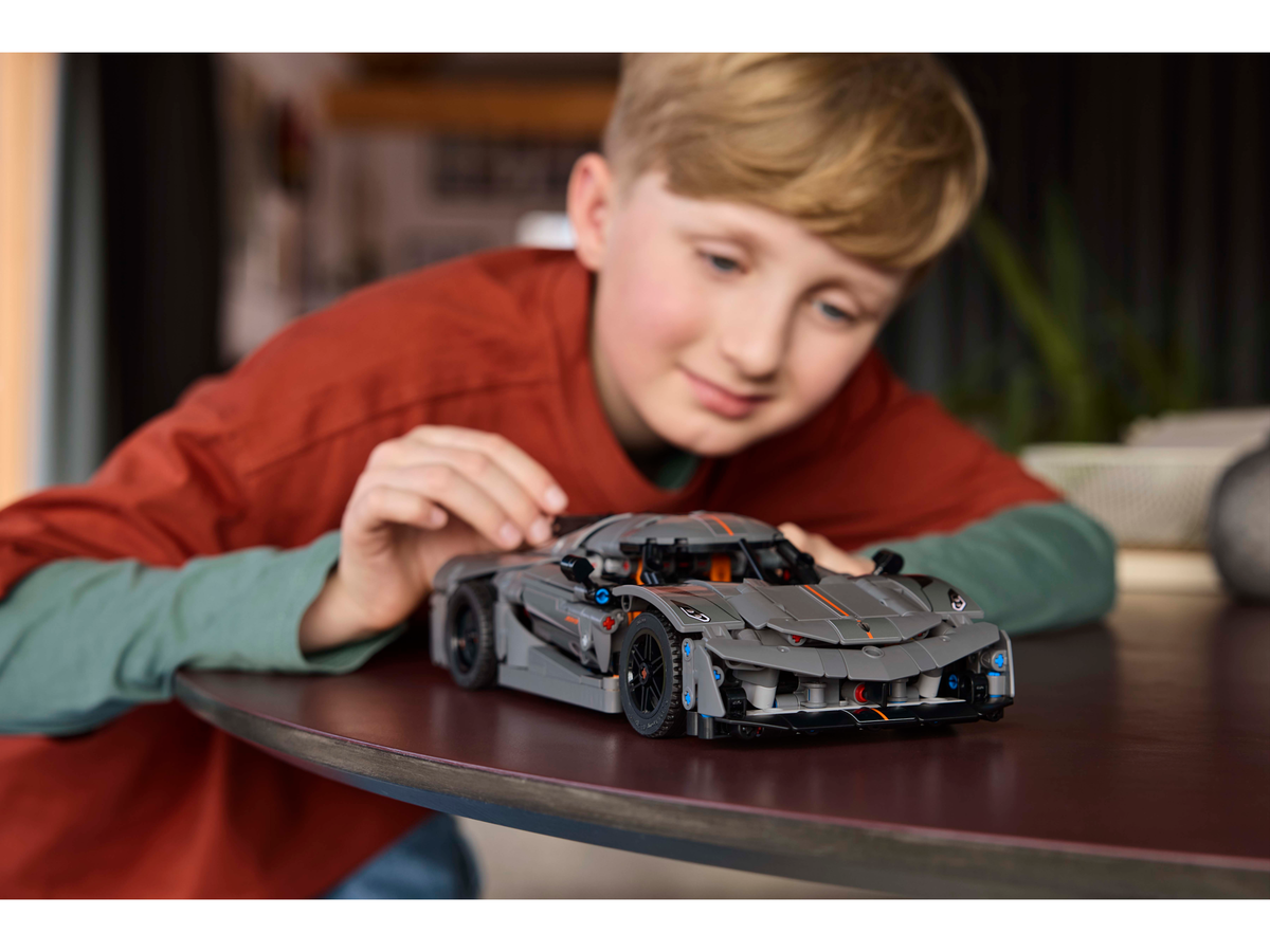 LEGO Technic 42173 Koenigsegg Jesko Absolut Gray Hypercar-8
