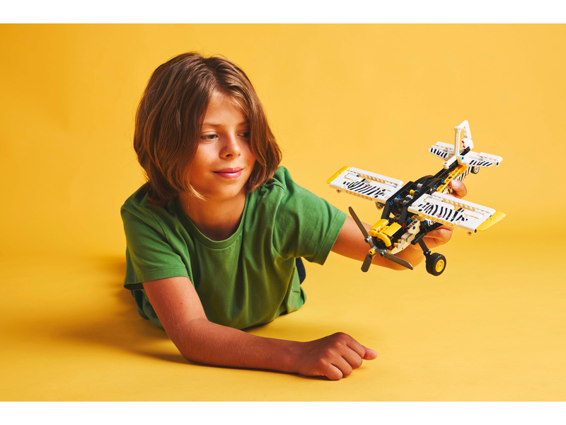 LEGO Technic 42198 Bush Plane-6