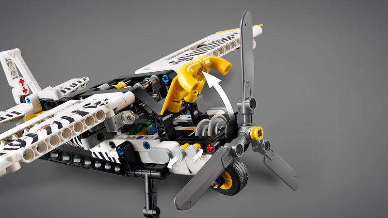 LEGO Technic 42198 Bush Plane-5