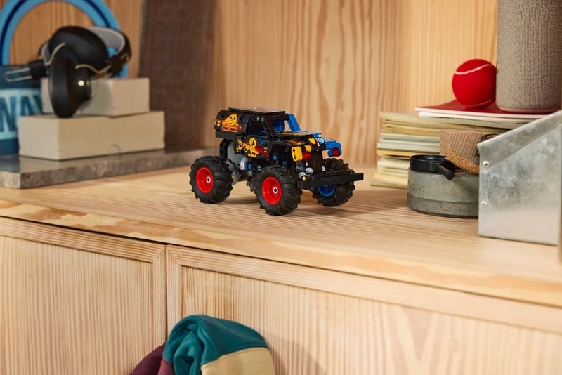 LEGO Technic 42219 Monster Jam Grave Digger Fire and Ice-7
