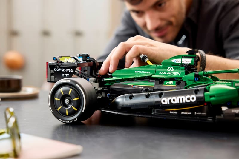 LEGO Technic 42240 Aston Martin Aramco AMR25 F1 Car-7